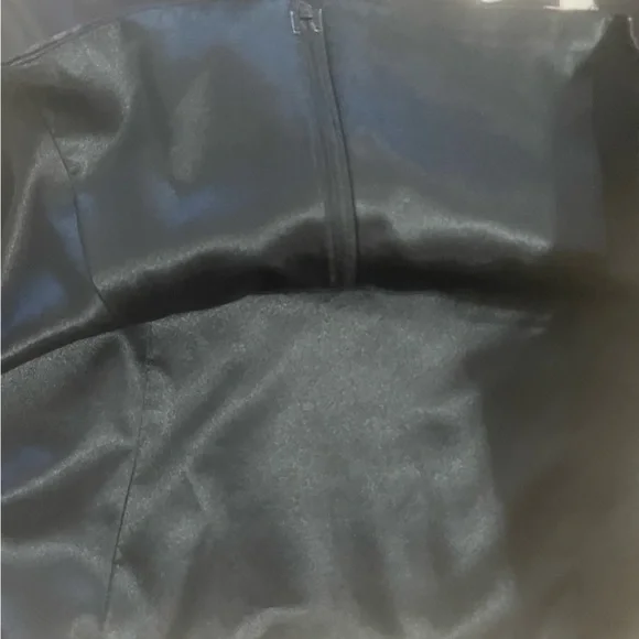 White House Black Market 100% silk floral halter top. See pics for measurements - Picture 2 of 14